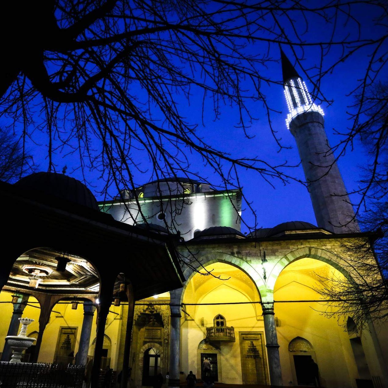 Noć oprosta i sudbine: Muslimani obilježavaju Lejletul-berat