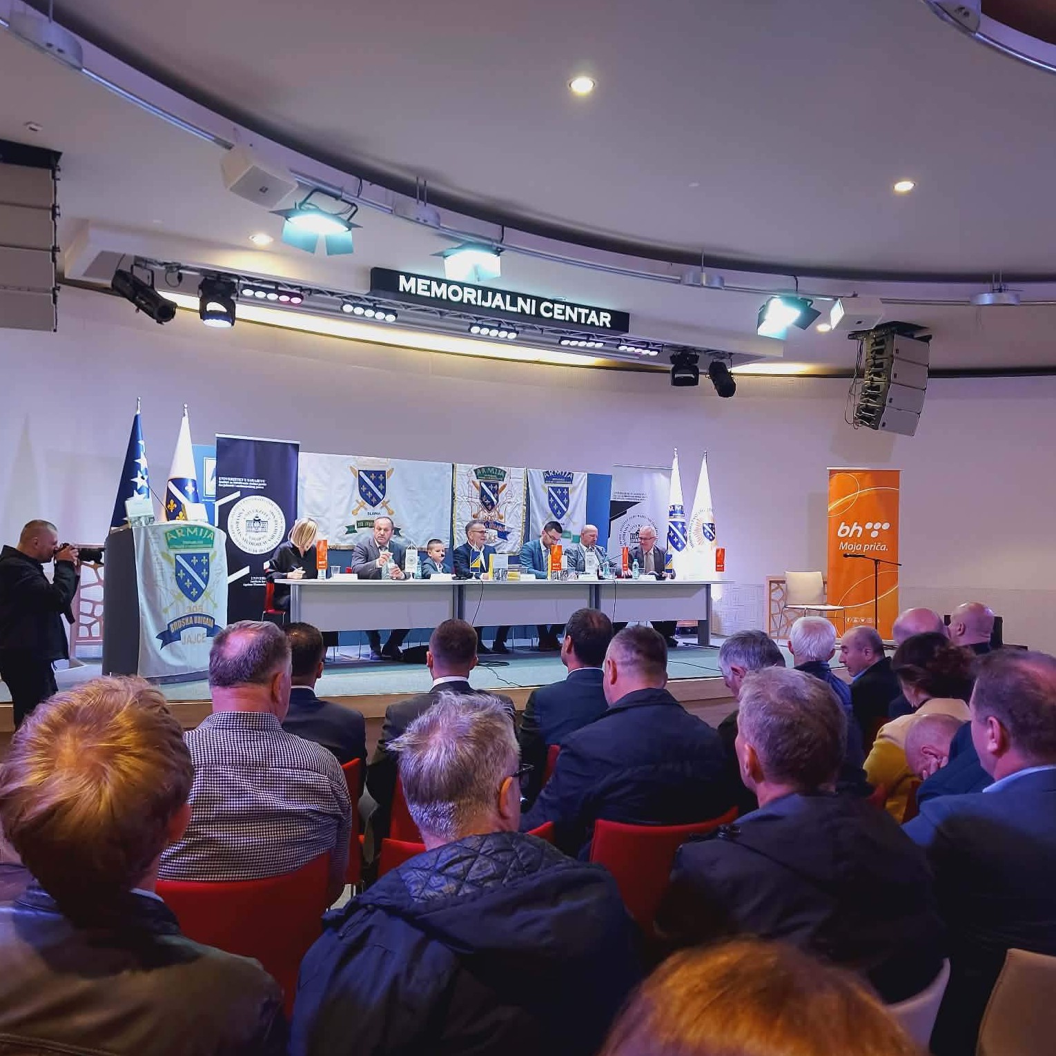 U Sarajevu promovirana knjiga „Jajačka 305/705“ dr. Amira Klike: Ponos i suze na Kovačima