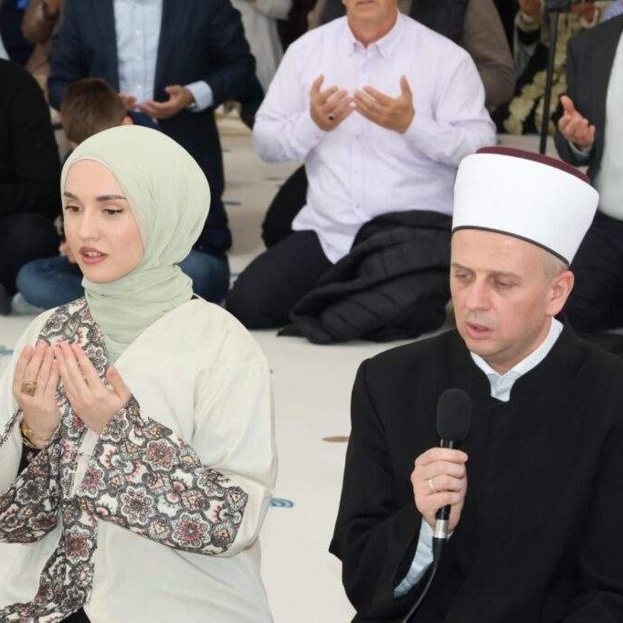 U Tuzli proučena hafiska dova Emini Umihanić:  "Porodica hafiza i hafize"