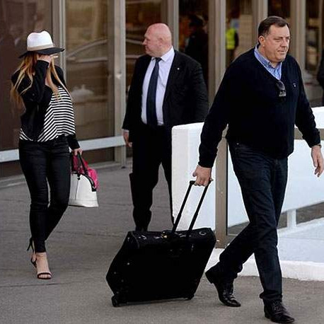 Dodik je kapitulirao, ali vlast neće predati mirnim putem