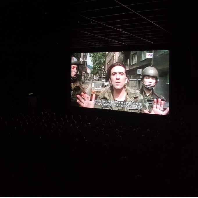 Suze i aplauzi na premijeri filma o legendarnom pjevaču | Tifa: Puno vas volim! (Video)