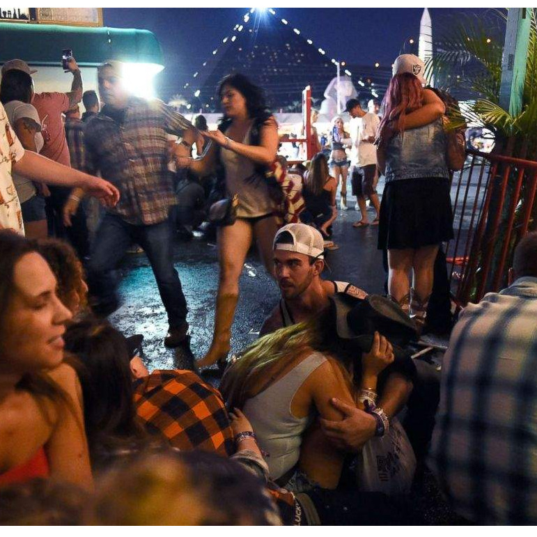 Las Vegas: Napadač pucao na 30.000 ljudi, ubio se prije dolaska policije (Foto-Video)
