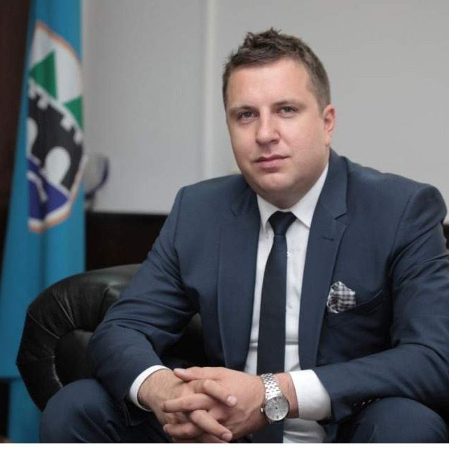 Skaka osudio vandalski čin na spomeniku 'Kapija' u Tuzli