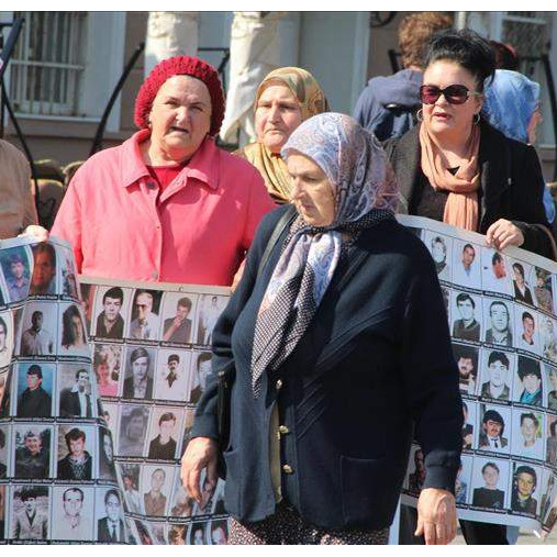 Žene Srebrenice na protestu u Tuzli: Nadamo se da će Mladić dobiti doživotnu zatvorsku kaznu 