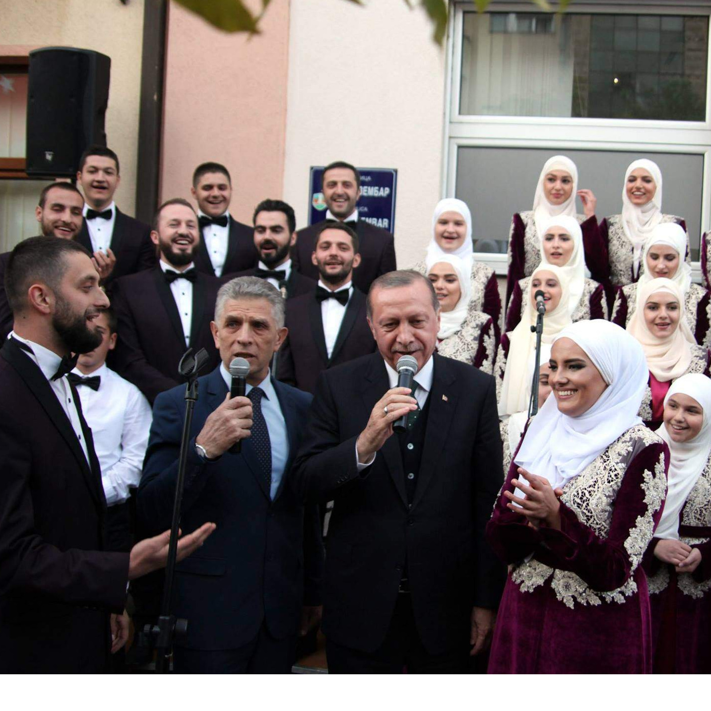 Pogledajte kako Erdogan i Ugljanin uče ilahiju „Moj Sultane“ (Video)
