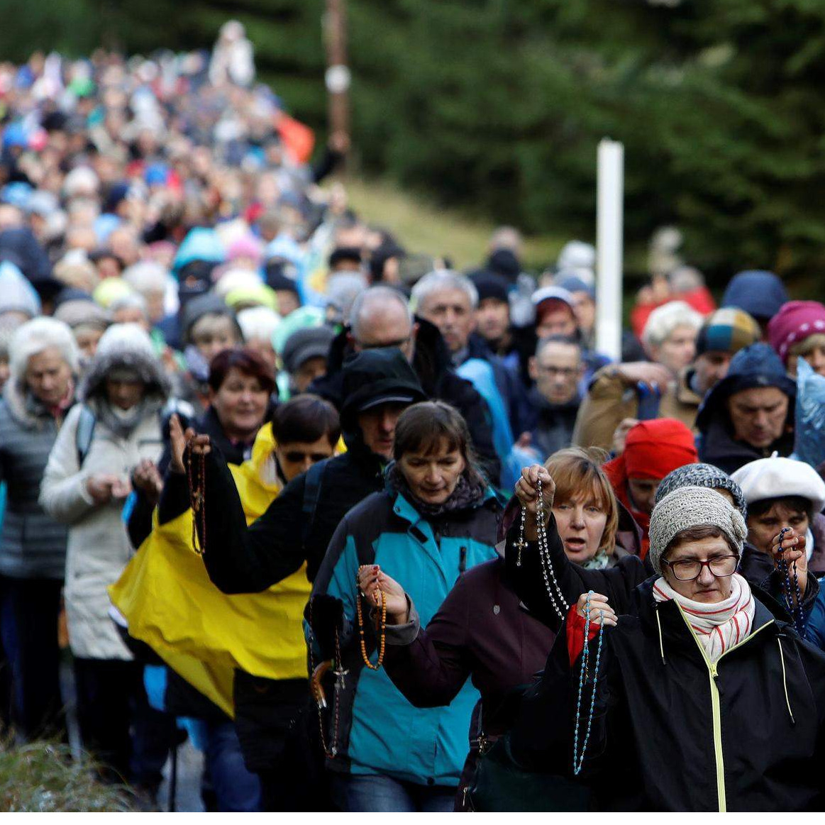 Vjerovali ili ne: Poljaci s krunicom na 3500 km granice ‘brane Evropu od islama’!?