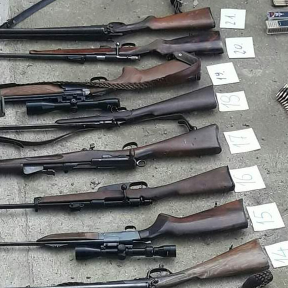 Vojna neutralnost u RS-u: Pronađeni puške, bombe, pištolji, noževi, municija, prigušivaći, štapin...