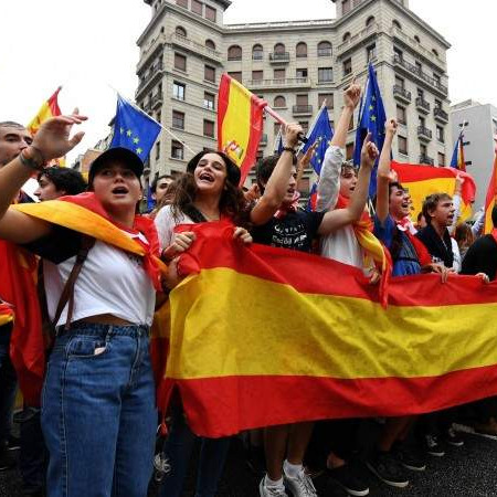 Demonstranti u Barceloni traže hapšenje Carlesa Puidgemonta