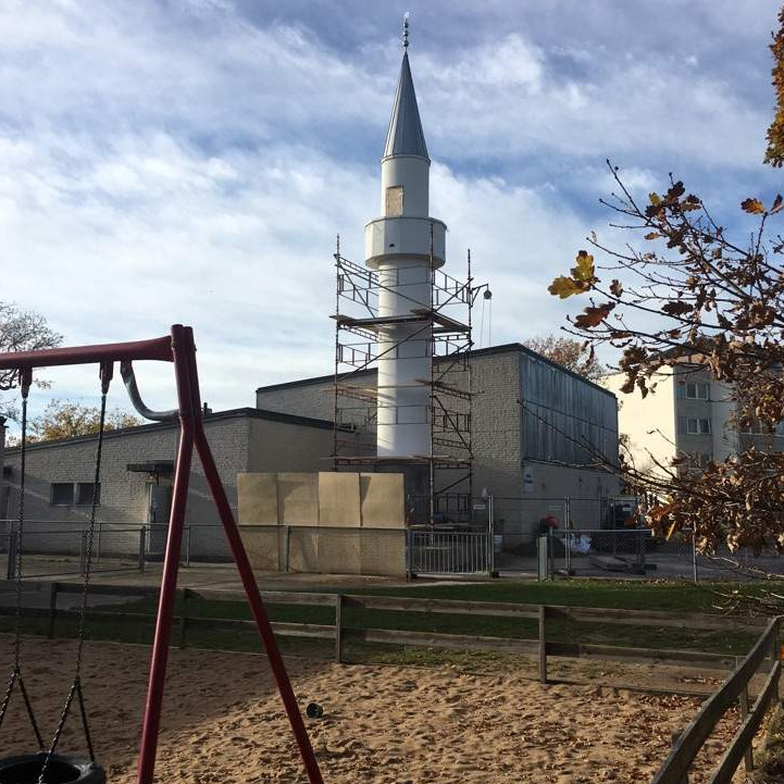 Bošnjaci učestvovali u izgradnji munare na jugu Švedske: Ezan će se učiti petkom za džuma-namaz  (Foto)