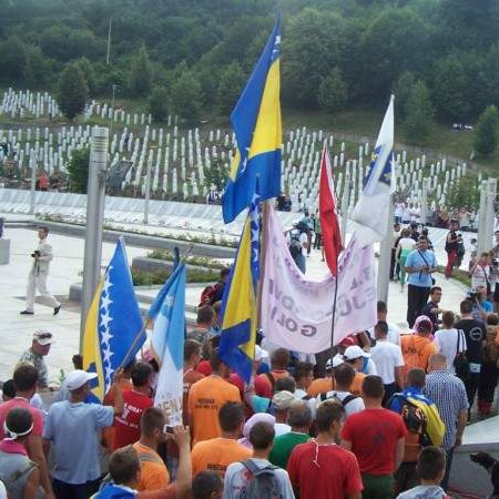 Više od pet hiljada učesnika 'Marša mira' odaje počast nedužnim žrtvama genocida