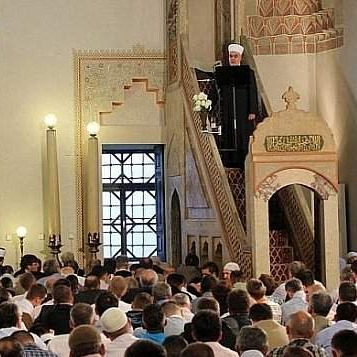 Hutba reisa Kavazovića posvećena Srebrenici: Bez istine i pravde nema mira i dobra