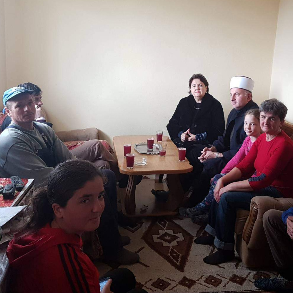 Nakon prijetnji i trovanja stoke: Muftija Pitić posjetio porodicu Herceglija u Rogatici