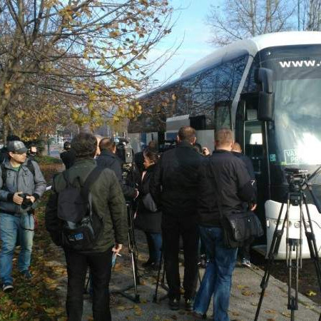 Bivši logoraši krenuli u Hag, uoči presude Mladiću