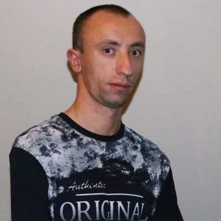 Najmlađi logoraš Maid Ahmetović podrška kolegama na izricanju presude u Haagu