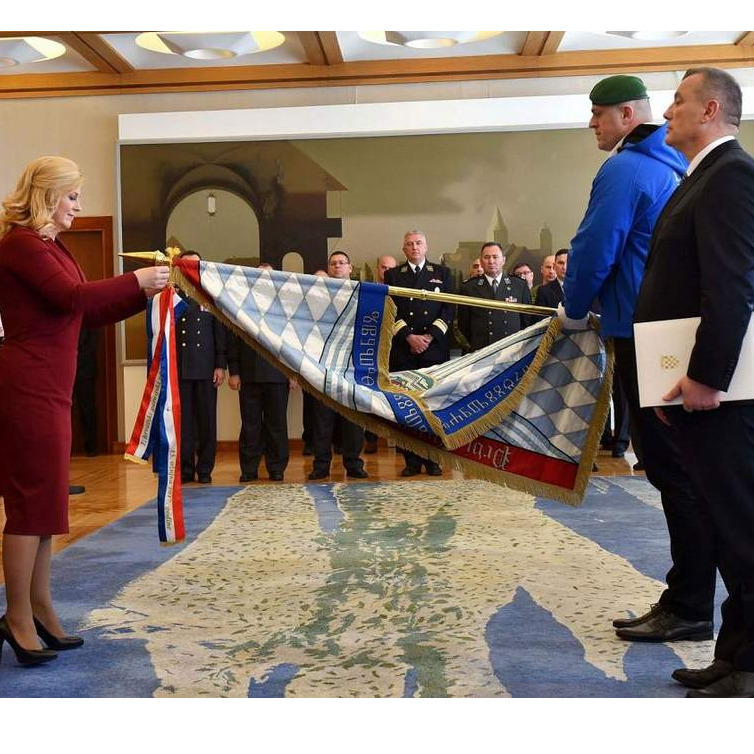 Kolinda Grabar-Kitarović odlikovala specijalne jedinice HV-a koja su napadale Gornji Vakuf!