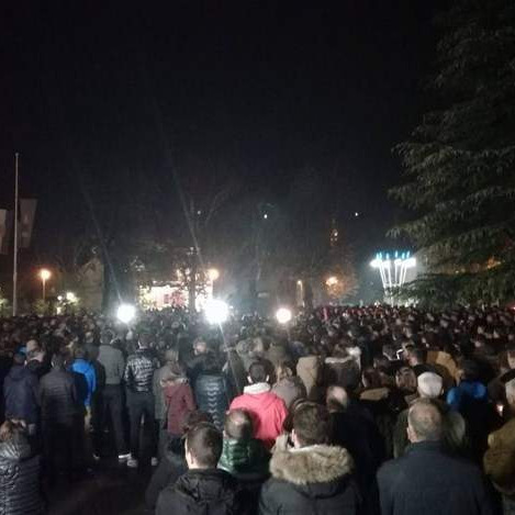  Mostaru se u čast zločincu Praljku zatvaraju kafići, hiljade ljudi okupilo se na ulicama