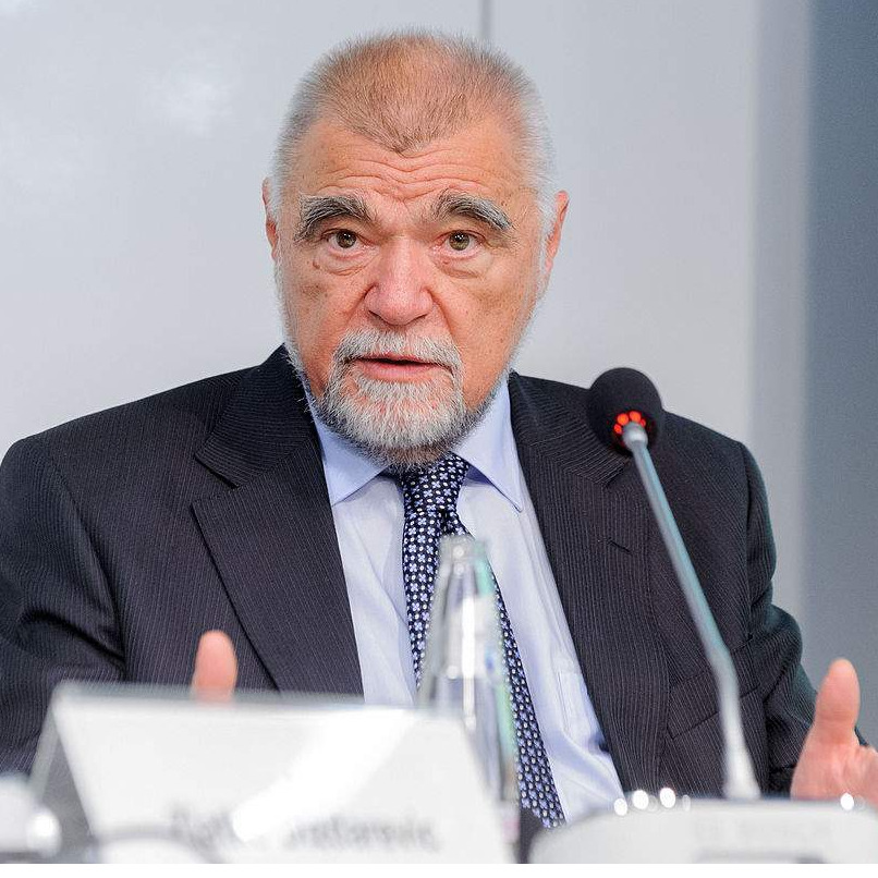 Mesić: Konačnu sudsku presudu valja poštivati 