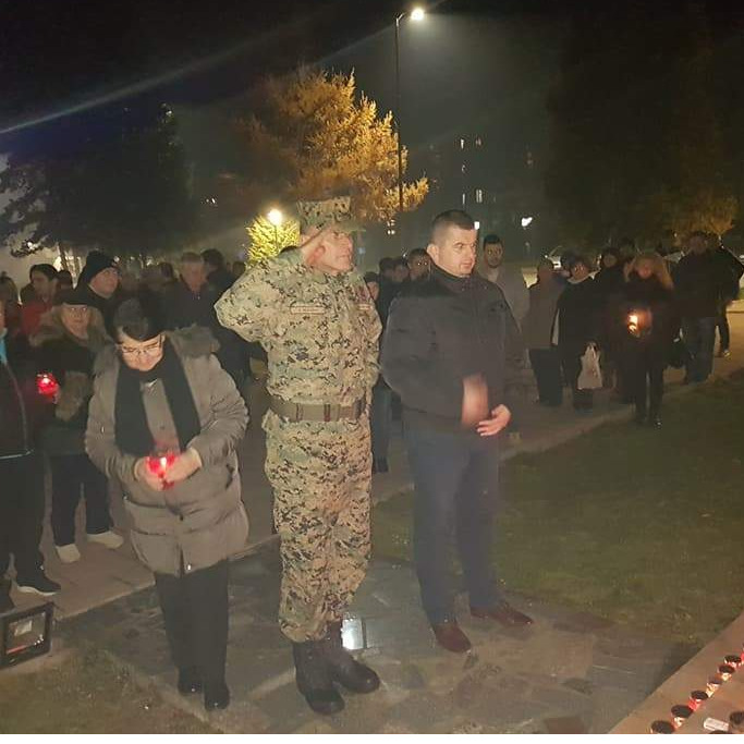 Pukovnik Oružanih snaga BiH na odavanju počasti zločincu Praljku!