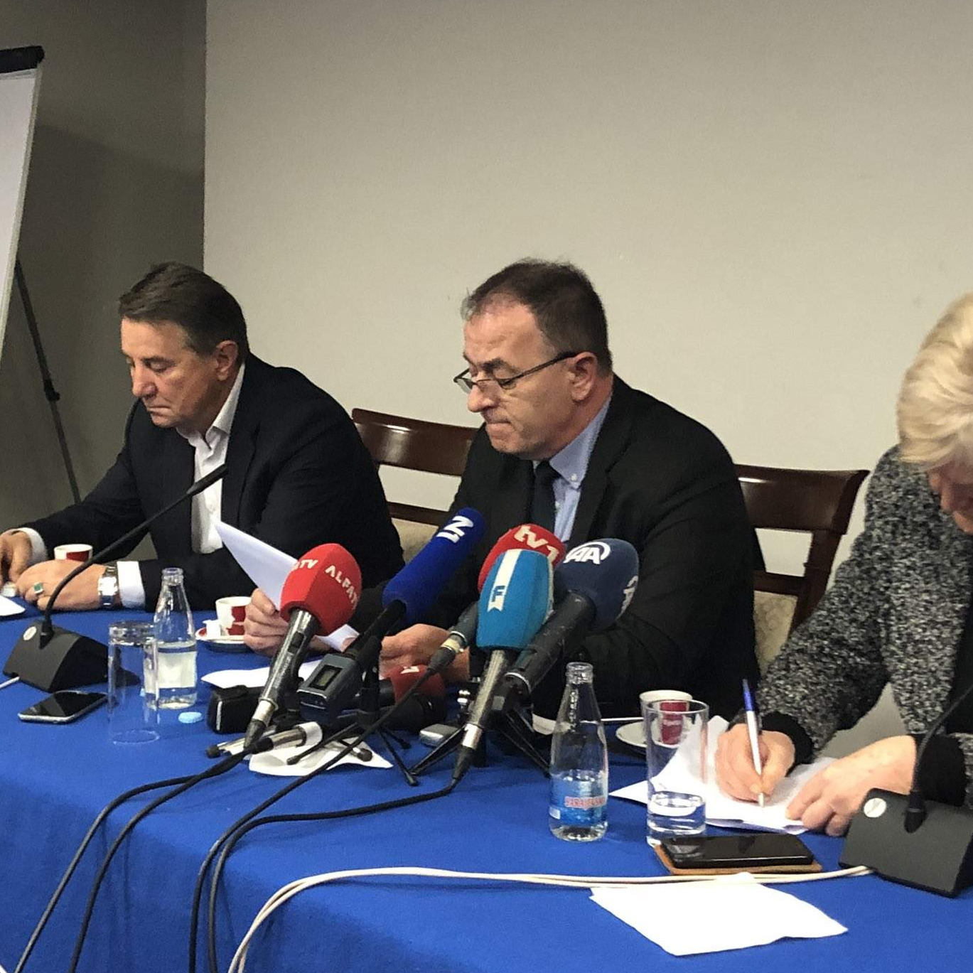 Negiranje i ponižavanje žrtava vode političari, intelektualci, vjerski poglavari... 