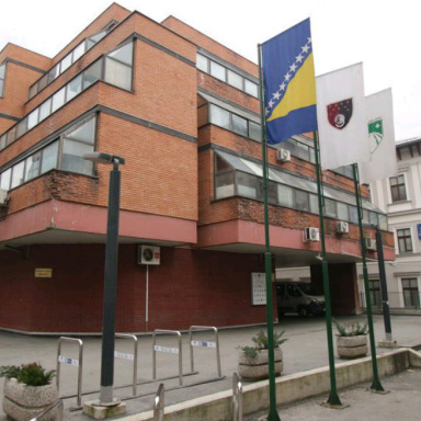 Općina Stari Grad podijelila paketiće učenicima u Konjević-Polju i Novoj Kasabi
