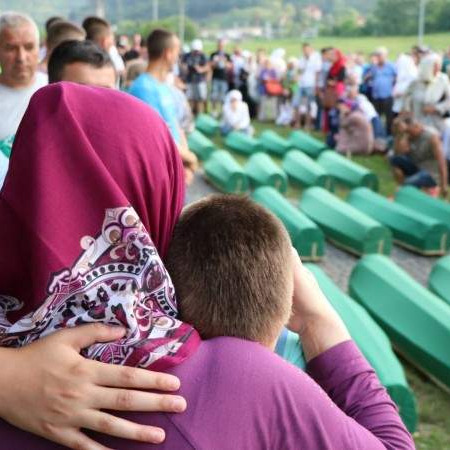 U Potočarima brojne zvanice odaju počast žrtvama genocida