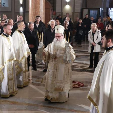 U svim crkvama u BiH počelo služenje Božićne liturgije