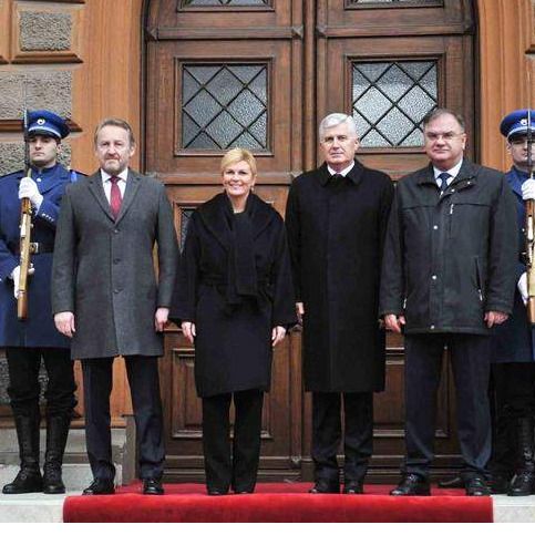 Grabar-Kitarović uz najveće počasti dočekana u Sarajevu