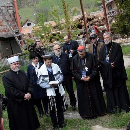 Vladika Grigorije potpisuje Platformu za mir