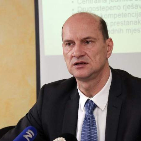 Begić: Neophodna dobra reforma državne službe