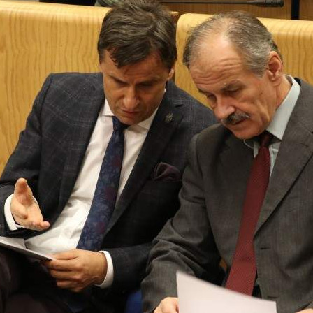 Osmanović: Ne može niko imati privatne ministre, poslanike, direktore