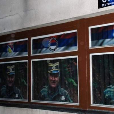 Pojavili se novi plakati s likom zločinca Mladića 