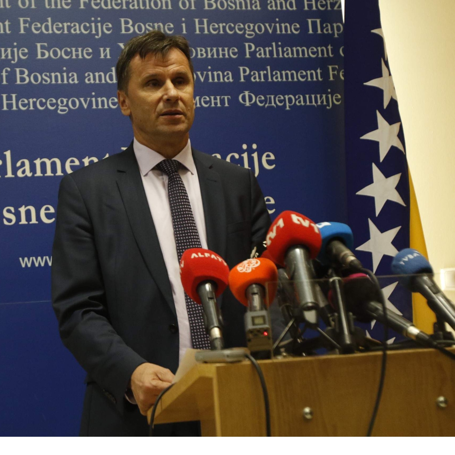 Novalić: Para nema, pozivamo borce na razgovore