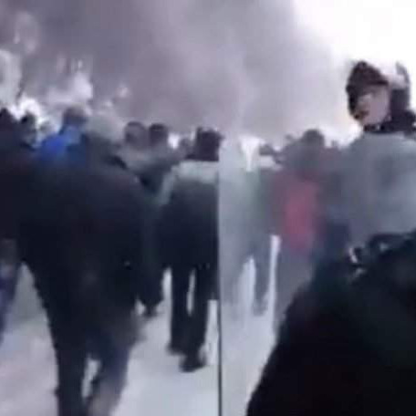 Privedeno osam osoba tokom deblokade petlje Šićki brod (Video)