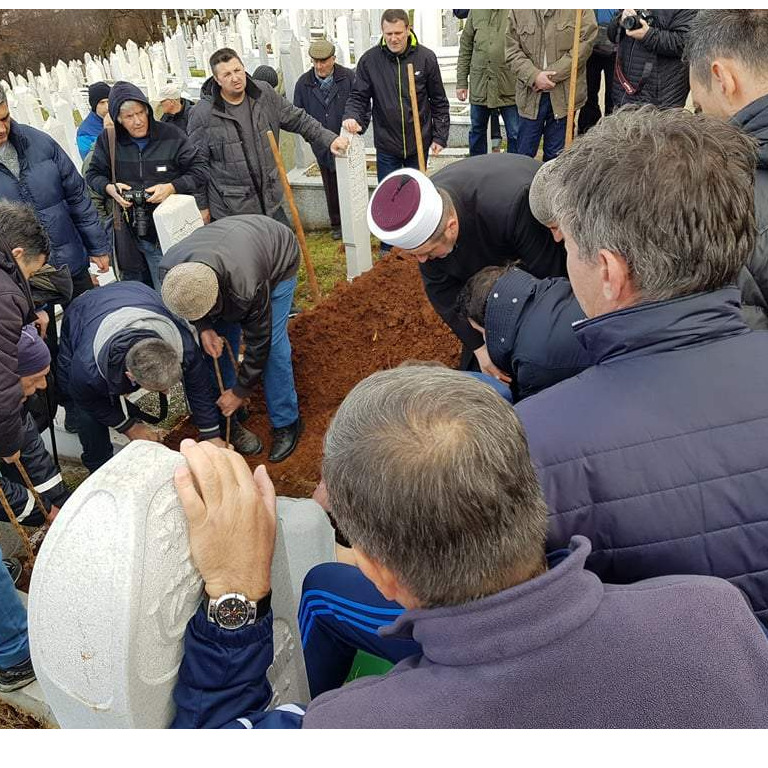 Hrasnica: Obavljena dženaza legendarnom Sabitu Hadžiću