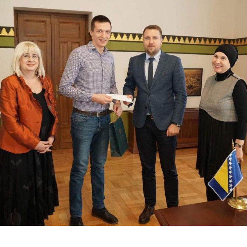 Skaka odlikovao mladića: Pretučen jer je zaustavio džeparoše u pljački