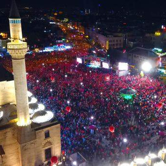 Simbol otpora pučistima: S munara 90.000 džamija diljem Turske proučeni salavati