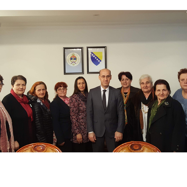 Negatori genocida će završiti na stubu srama