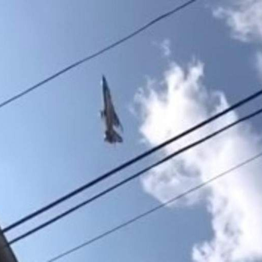 Četiri borbena aviona Vojske Srbije u brišućem letu nadlijetali Preševo