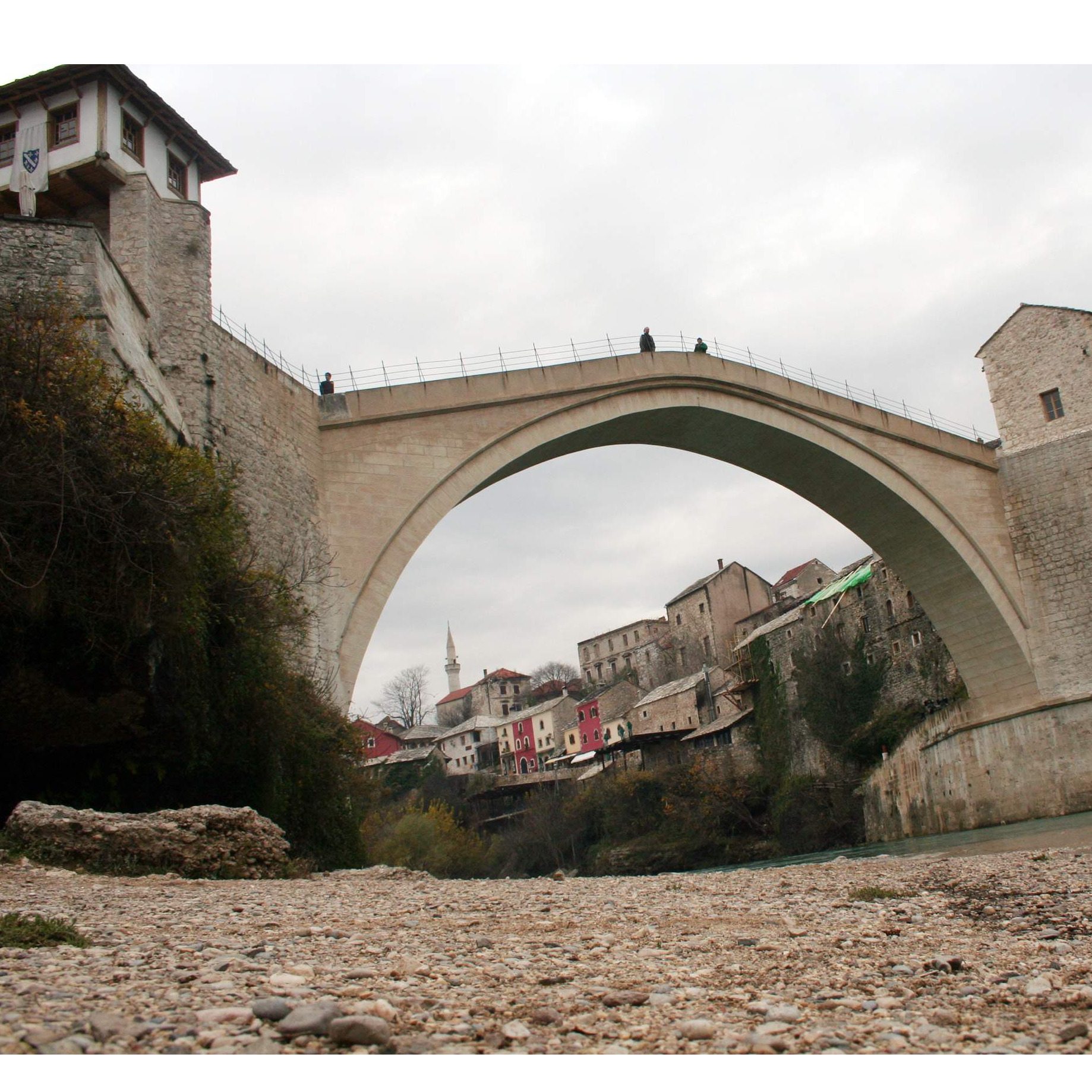 SDP: Vlada HNK kupuje zgrade i oružje