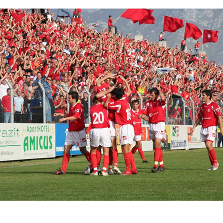 Navijači Veleža Red Army proslavili 37. rođendan (Foto)