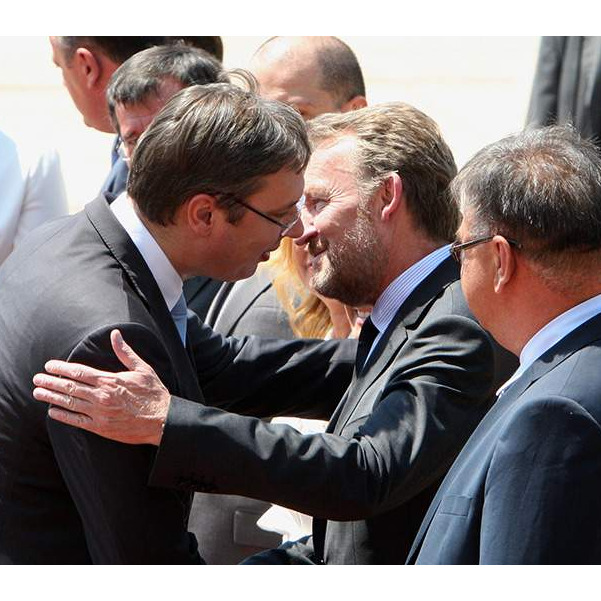 Vučić i Izetbegović telefonom o odnosima u regiji