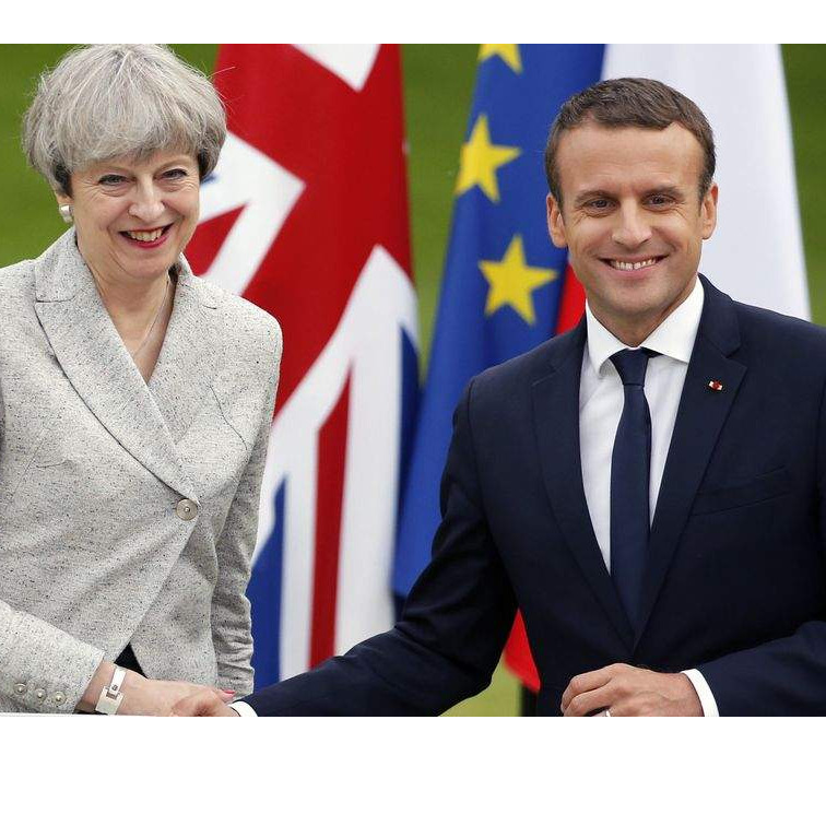 May i Macron na meti kritika zbog zračnih napada na Siriju