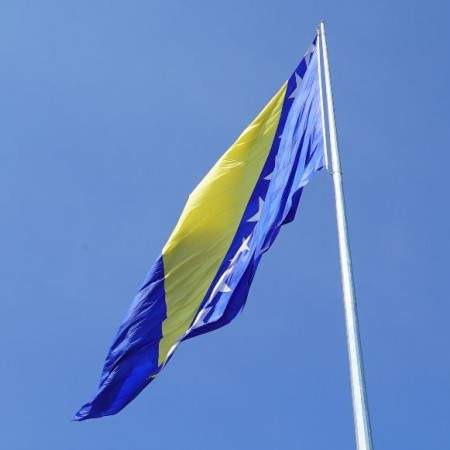 U Tešnju podignuta najveća zastava Bosne i Hercegovine