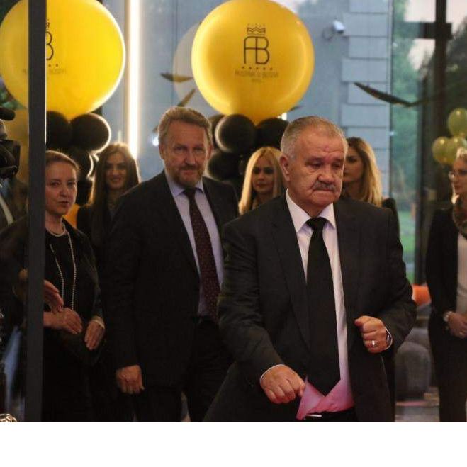 Konaković Izetbegoviću: Misli veliko i bit ćeš Alija B.