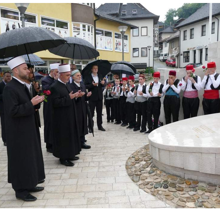Reis Kavazović posjetio ruševine Sultan Sulejmanove džamije u Jajcu