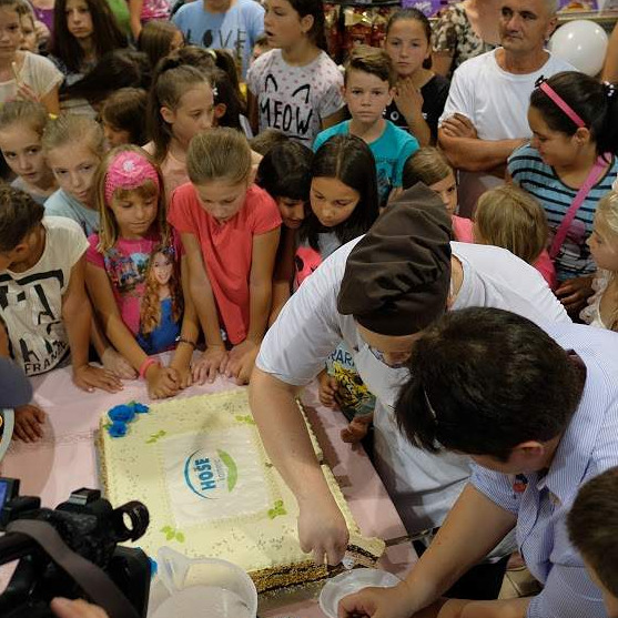 Hoše komerc obilježio 8. godina marketa u Hadžićima