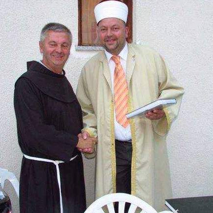Fratar kod hodže na iftaru