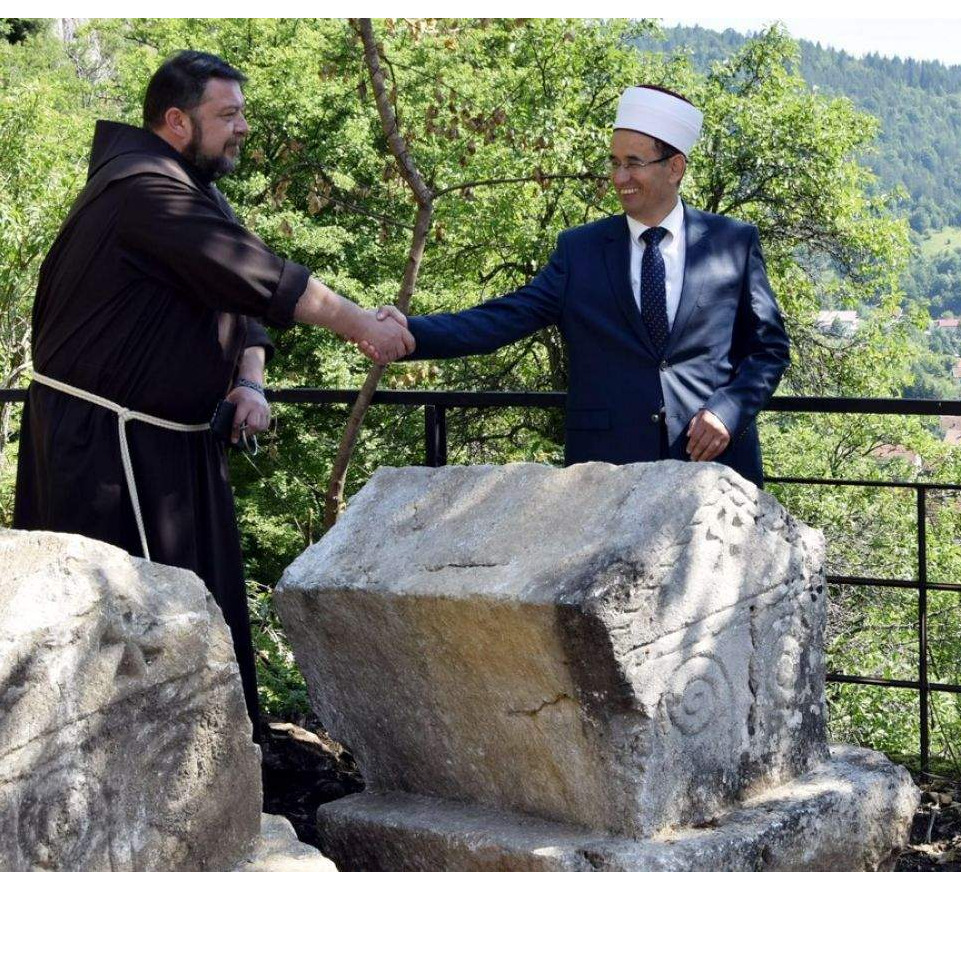 Muslimani i katolici obnavljaju Gospino svetište u Olovu | Imam i fratar: Bosne će biti uvijek (Video)