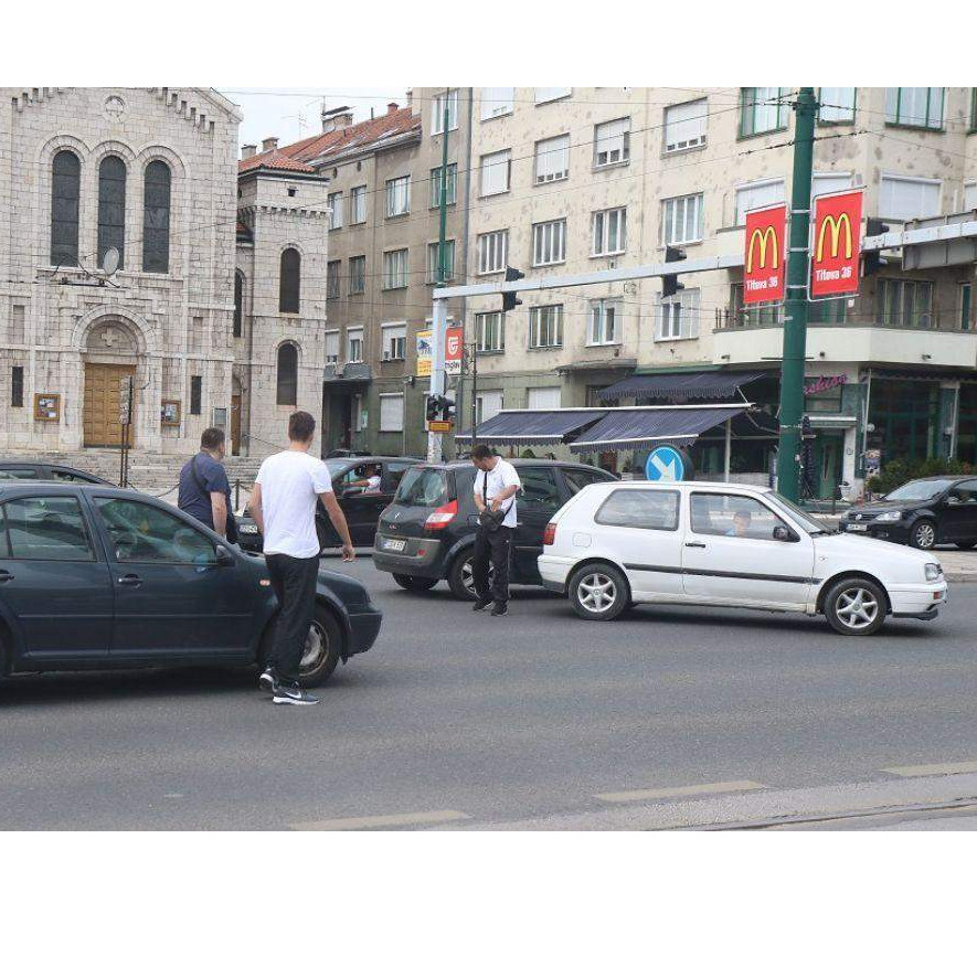 Građanski bunt: Vozači u BiH zaustavili svoja vozila na ulicama 