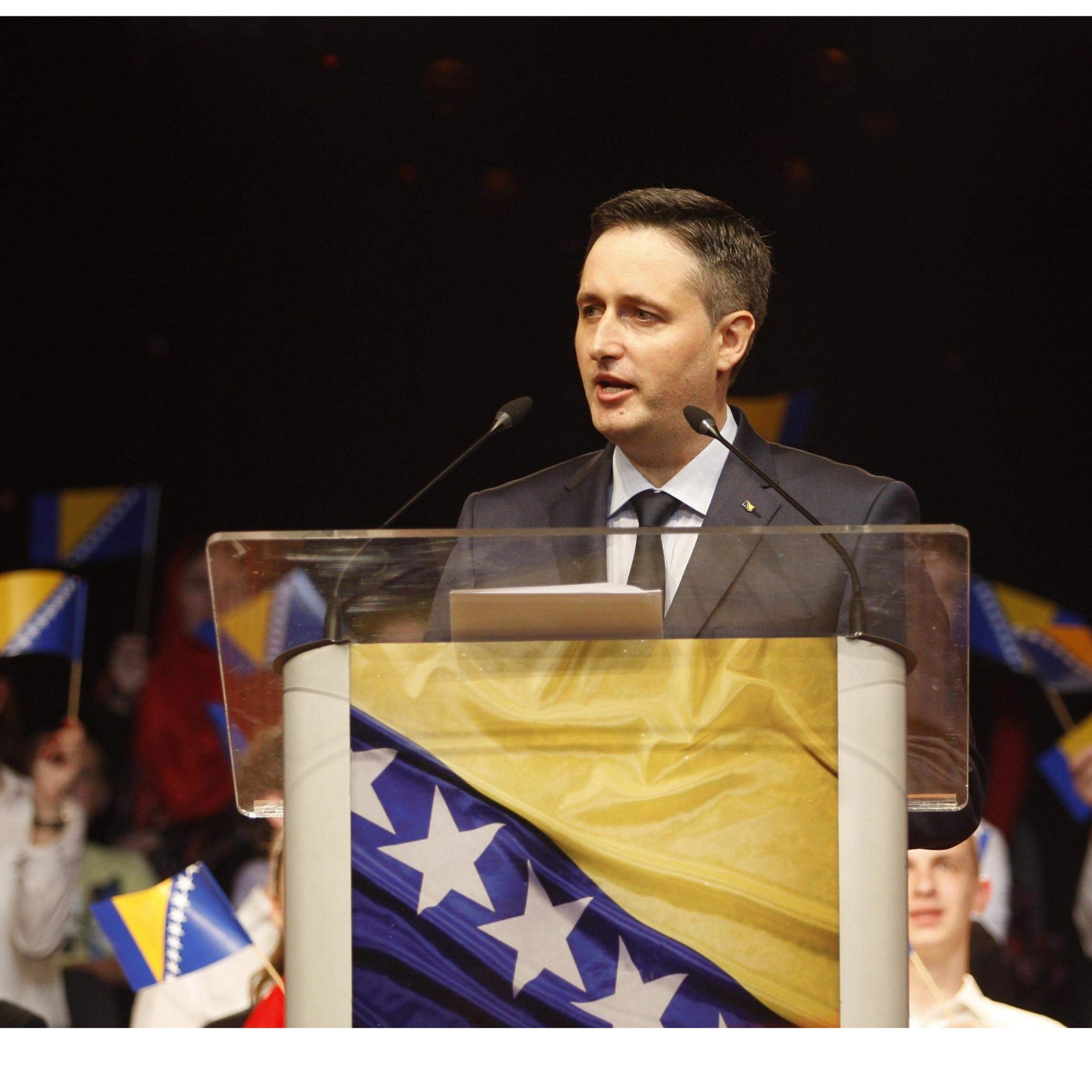 Bećirović: Srbija pojačava vojsku radi odbrane ili napada?